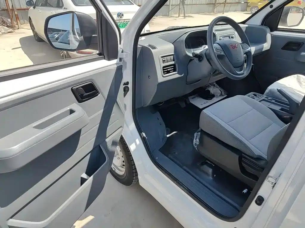 Wuling Yangguang 2024 Model 300km Comfort Bus Version 75kW — миниатюра 16