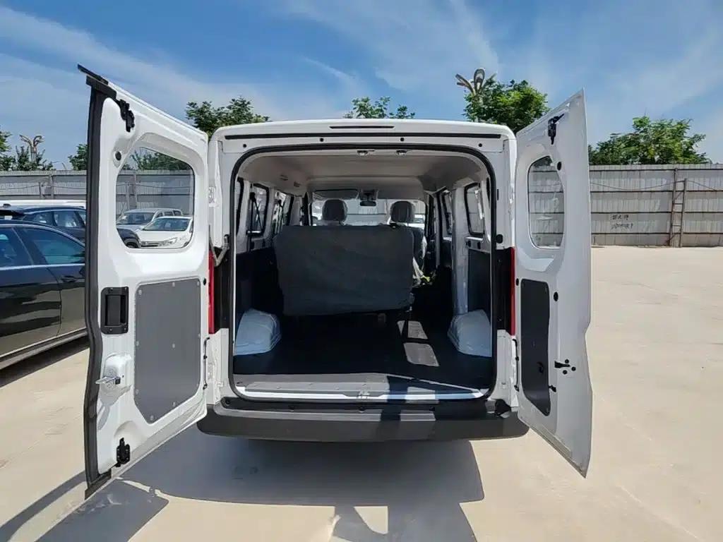 Wuling Yangguang 2024 Model 300km Comfort Bus Version 75kW — миниатюра 19