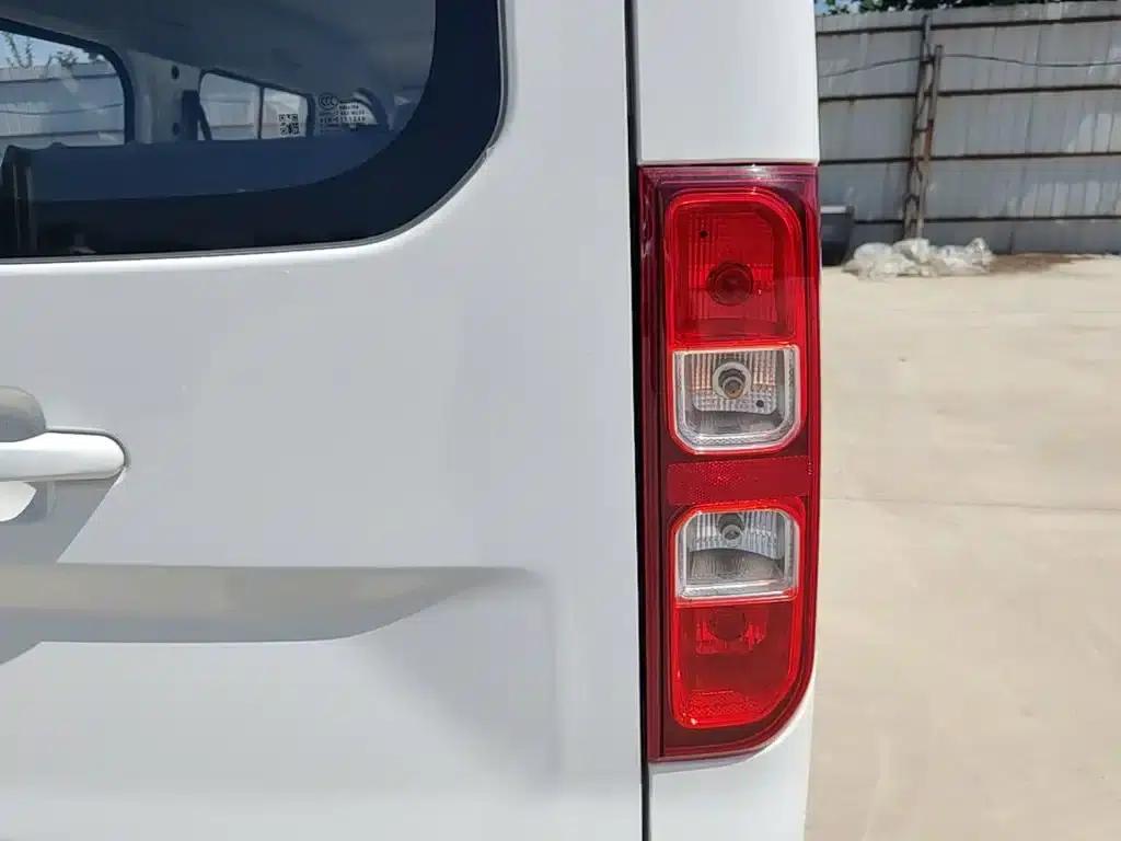 Wuling Yangguang 2024 Model 300km Comfort Bus Version 75kW — миниатюра 8
