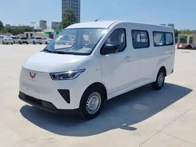 Wuling Yangguang 2024 Model 300km Comfort Bus Version 75kW