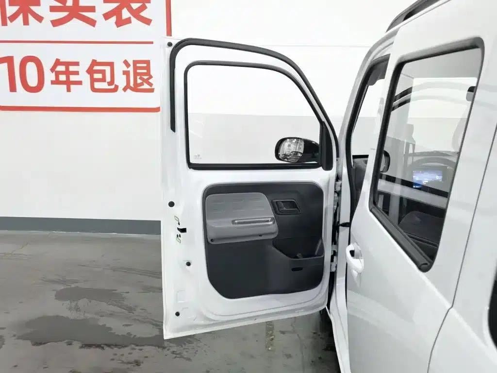 Wuling Sunshine New Energy 2025 Model 305km/h Progressive Edition — миниатюра 8