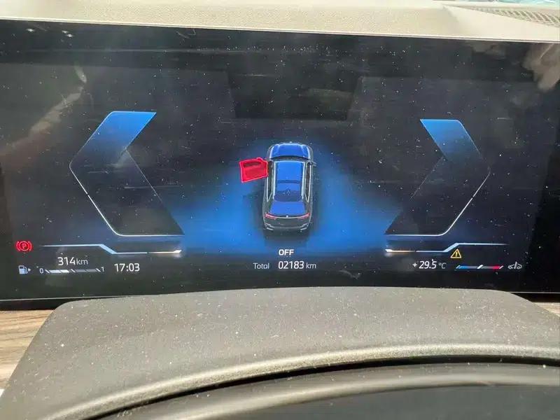 BMW X7 2024 xDrive40i Leading Luxury Package 7-seater — миниатюра 17