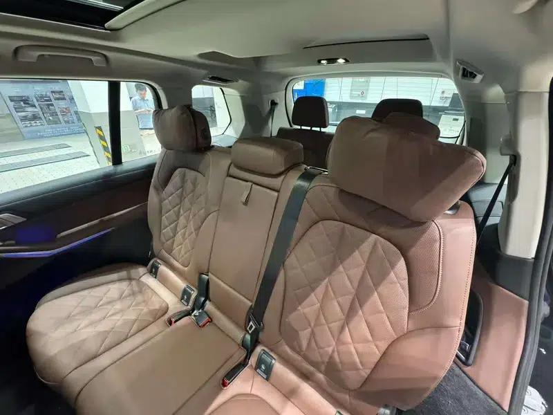 BMW X7 2024 xDrive40i Leading Luxury Package 7-seater — миниатюра 22