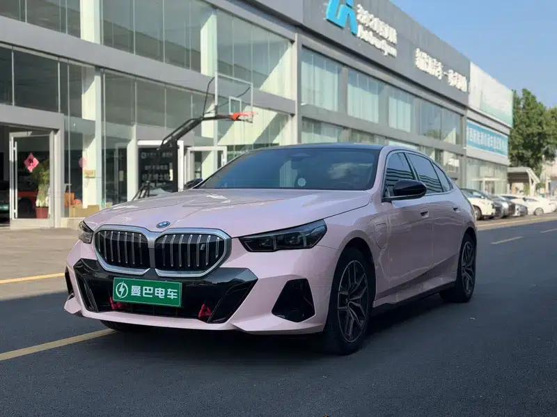 BMW i5 2025 eDrive40L Luxury Package — миниатюра 1