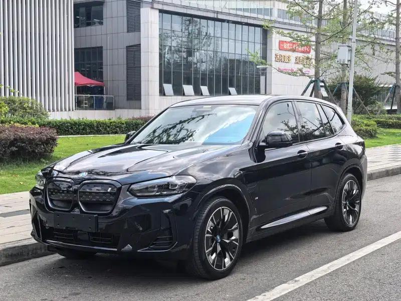 BMW iX3 2022 Facelift - Pioneer Edition — миниатюра 1