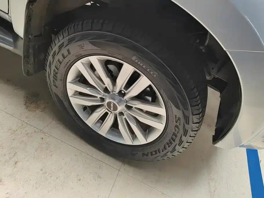 mu-X 2022 2.0T Gasoline Automatic 4WD Enjoyable S-Type 5-Seater — миниатюра 6