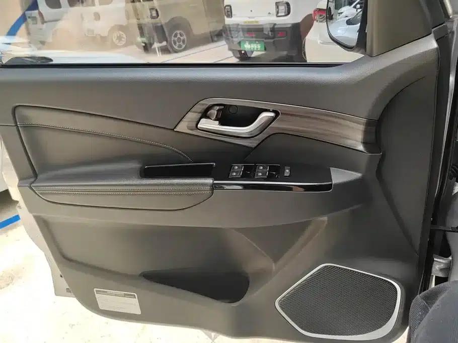 mu-X 2022 2.0T Gasoline Automatic 4WD Enjoyable S-Type 5-Seater — миниатюра 7