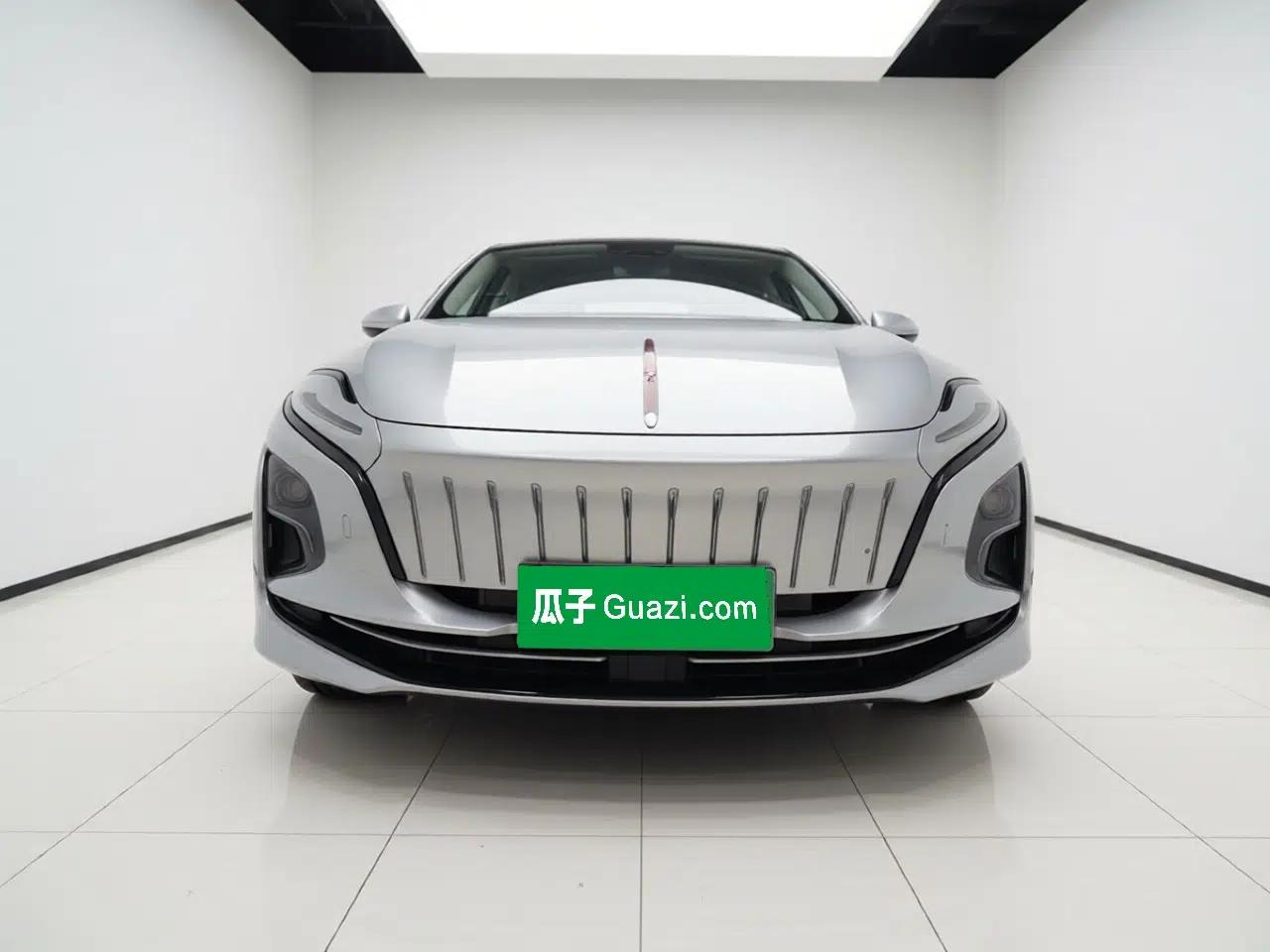 Hongqi E-QM5 2022 431 km Charge & Enjoy Edition — миниатюра 2