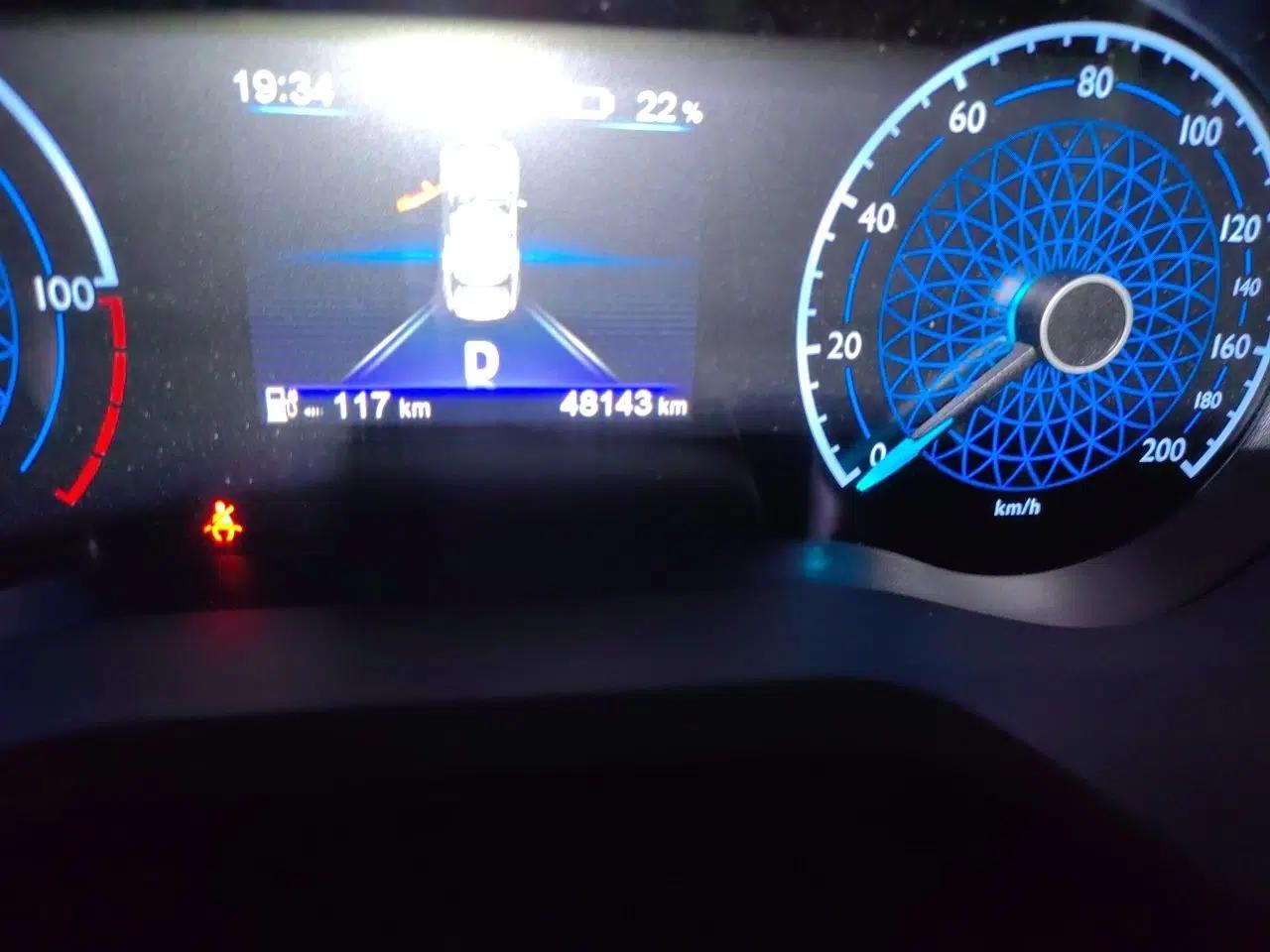 Hongqi E-QM5 2022 431 km Charge & Enjoy Edition — миниатюра 11