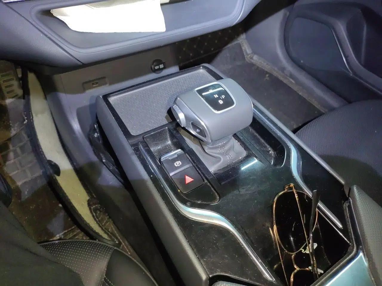 Hongqi E-QM5 2022 431 km Charge & Enjoy Edition — миниатюра 13