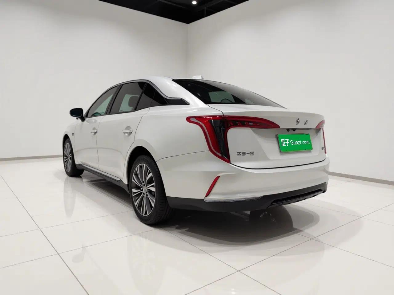 Hongqi E-QM5 2022 431 km Charge & Enjoy Edition — миниатюра 4