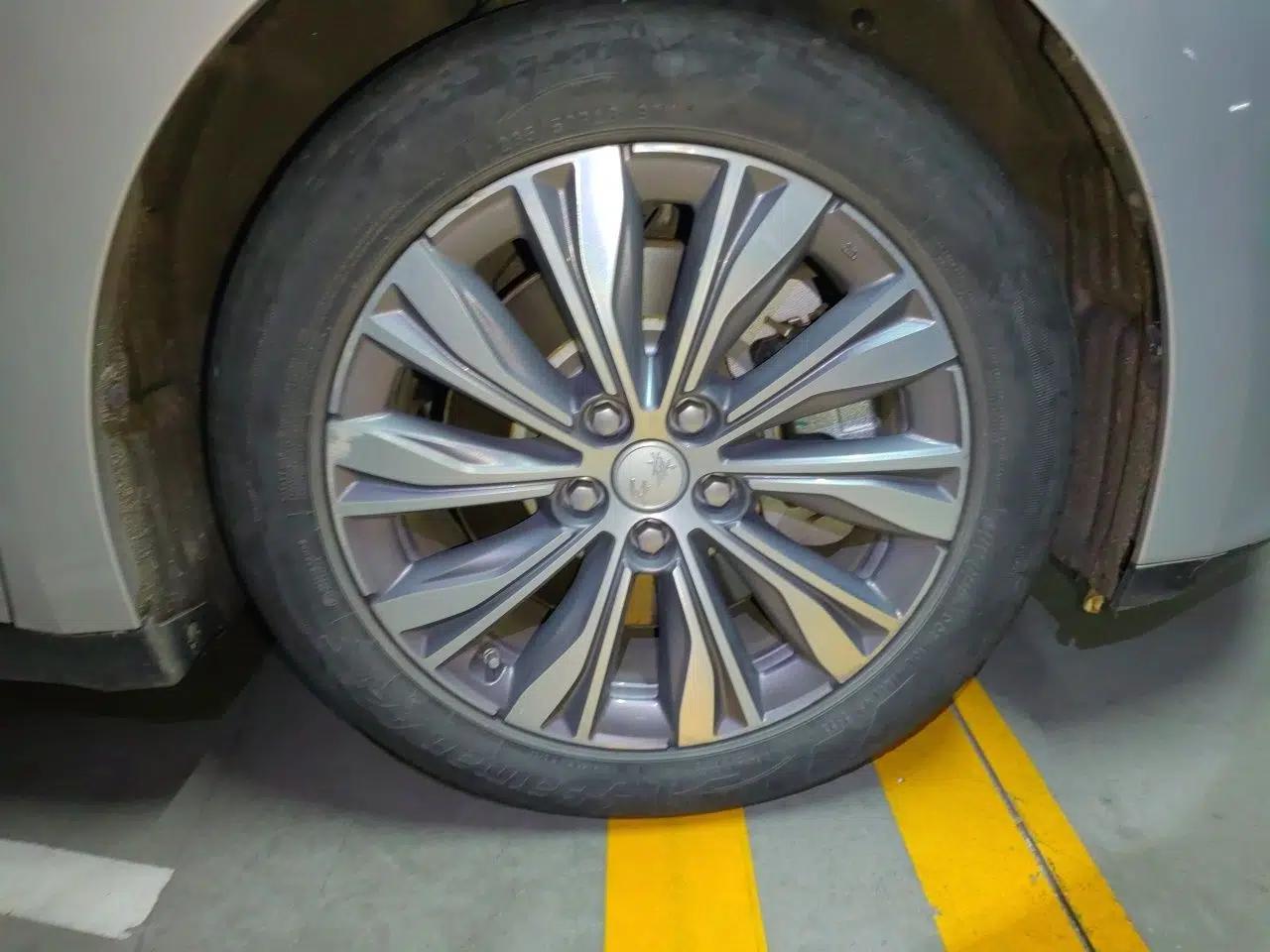 Hongqi E-QM5 2022 431 km Charge & Enjoy Edition — миниатюра 8