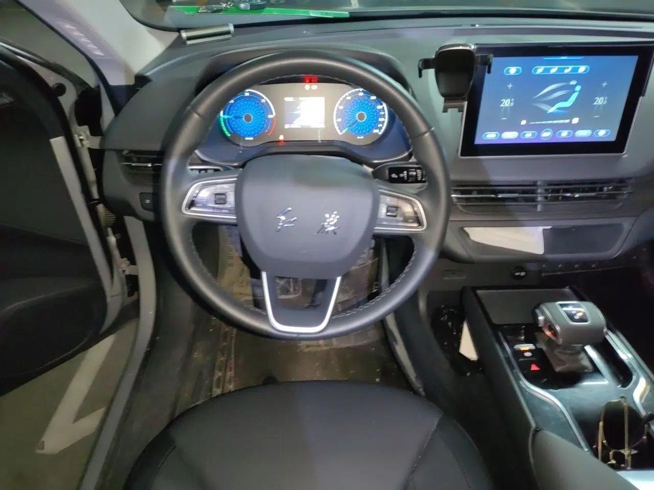 Hongqi E-QM5 2022 431 km Charge & Enjoy Edition — миниатюра 9