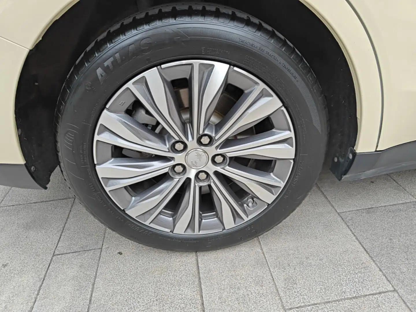 Hongqi E-QM5 2022 431 km Charge & Enjoy Edition — миниатюра 11