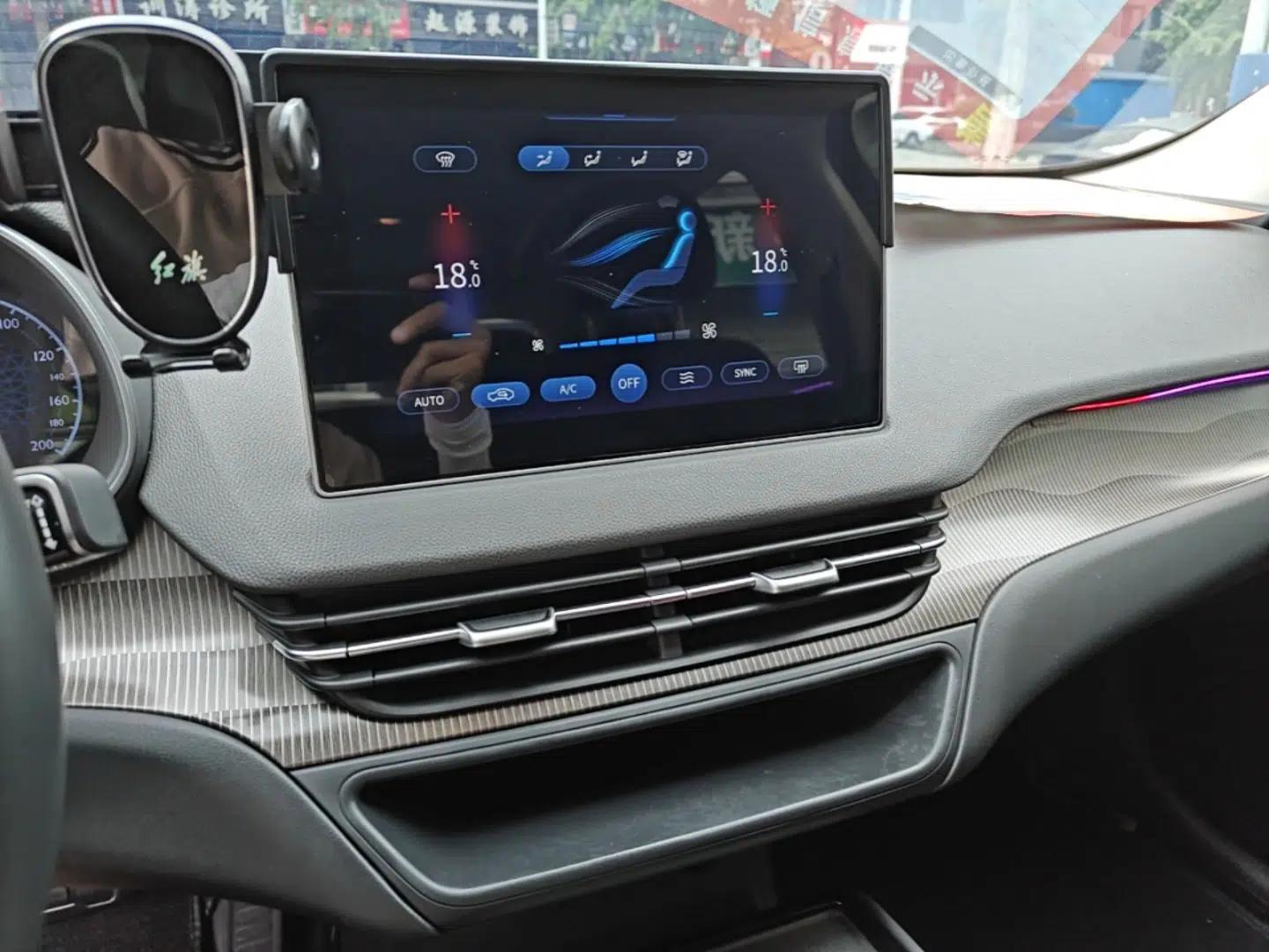 Hongqi E-QM5 2022 431 km Charge & Enjoy Edition — миниатюра 15