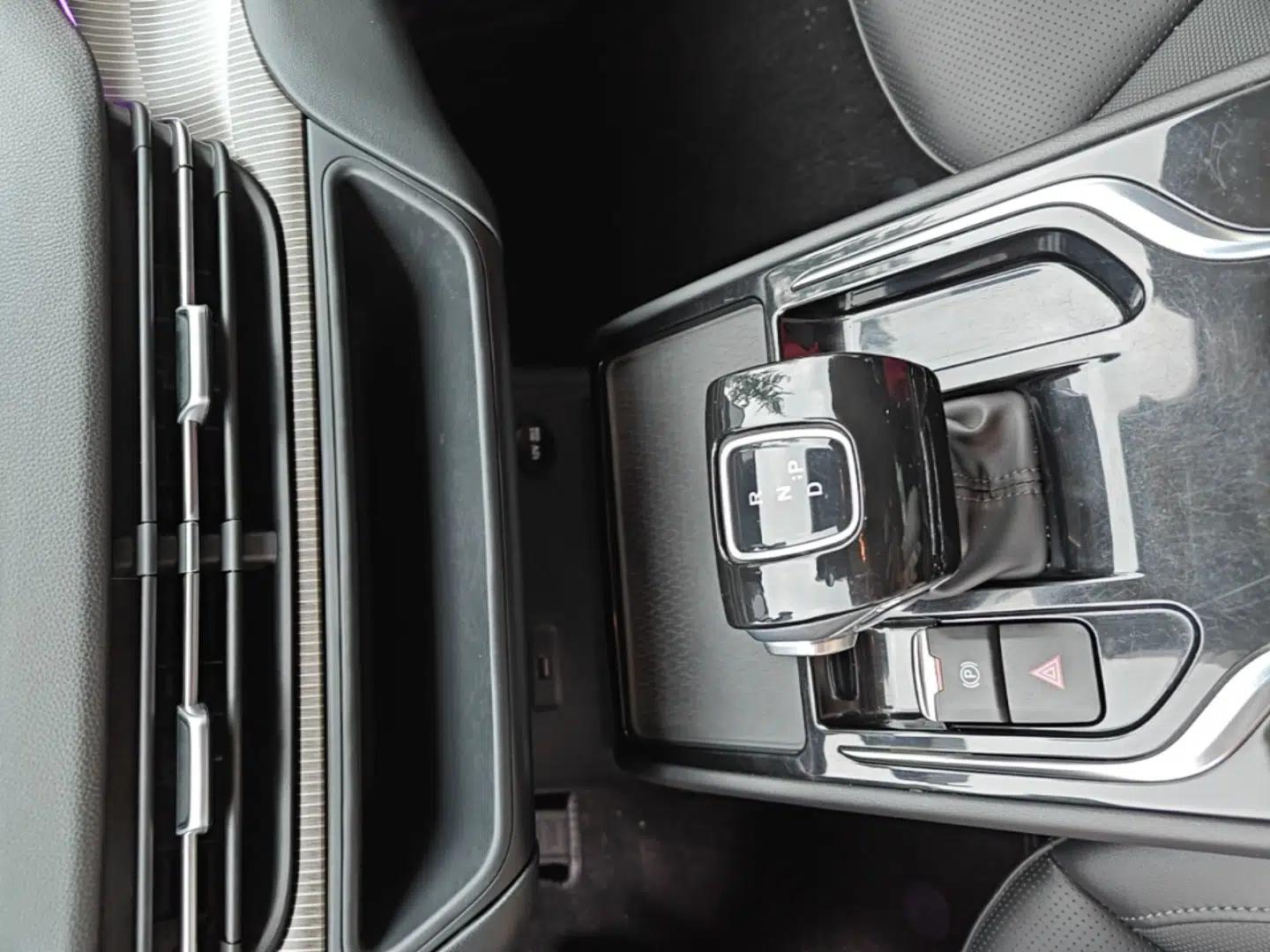 Hongqi E-QM5 2022 431 km Charge & Enjoy Edition — миниатюра 16