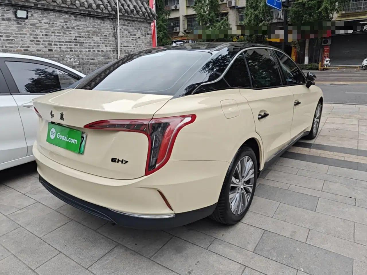 Hongqi E-QM5 2022 431 km Charge & Enjoy Edition — миниатюра 6