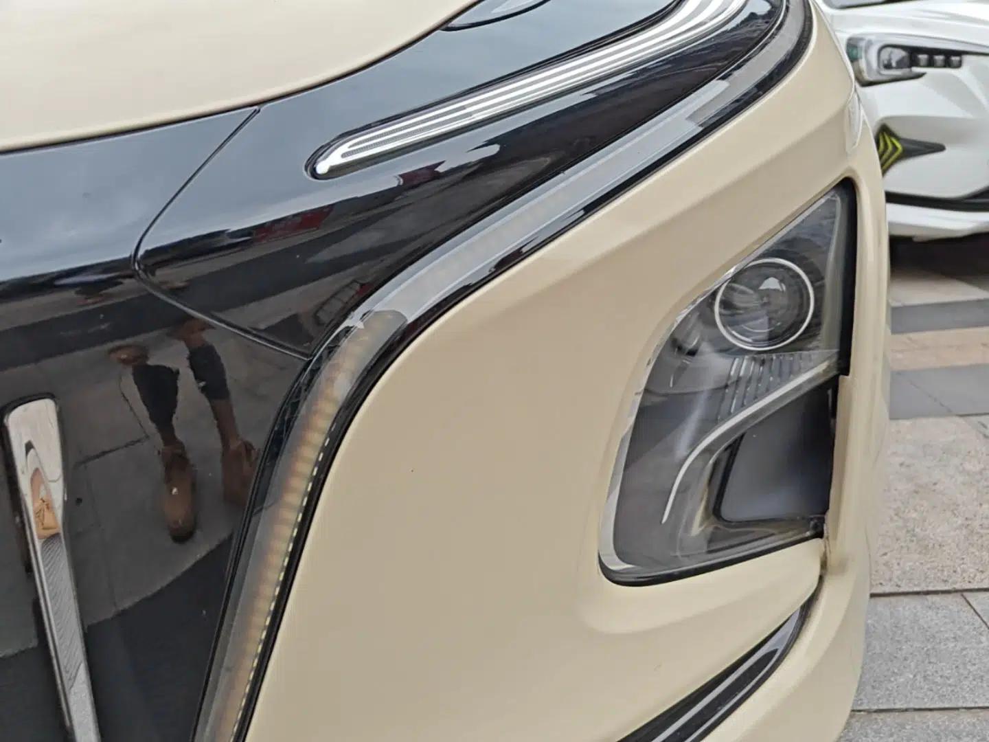 Hongqi E-QM5 2022 431 km Charge & Enjoy Edition — миниатюра 8