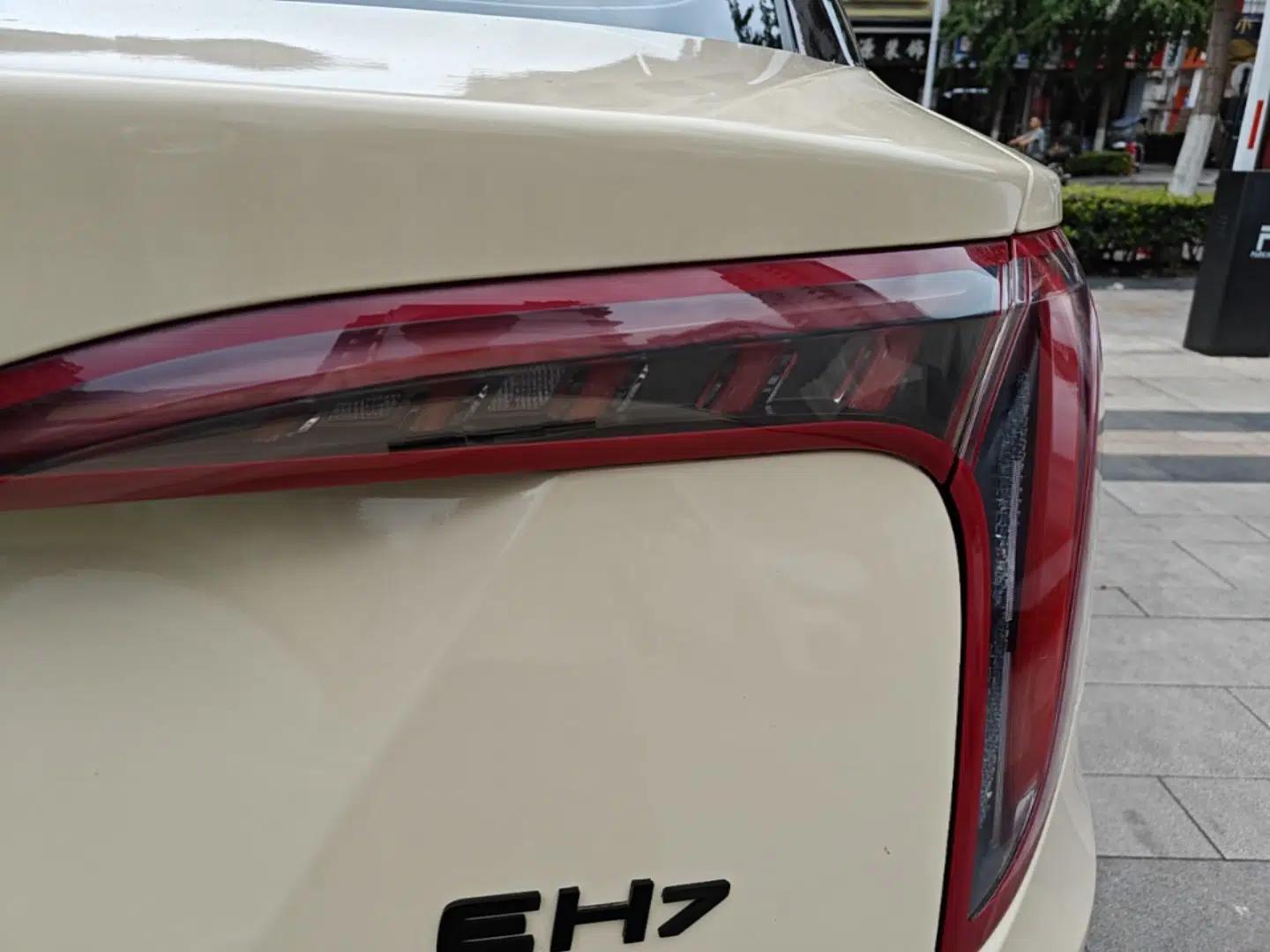 Hongqi E-QM5 2022 431 km Charge & Enjoy Edition — миниатюра 9