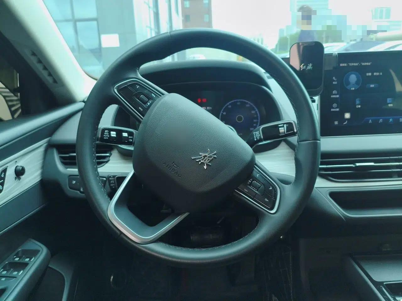 Hongqi E-QM5 2023 620km PLUS — миниатюра 10