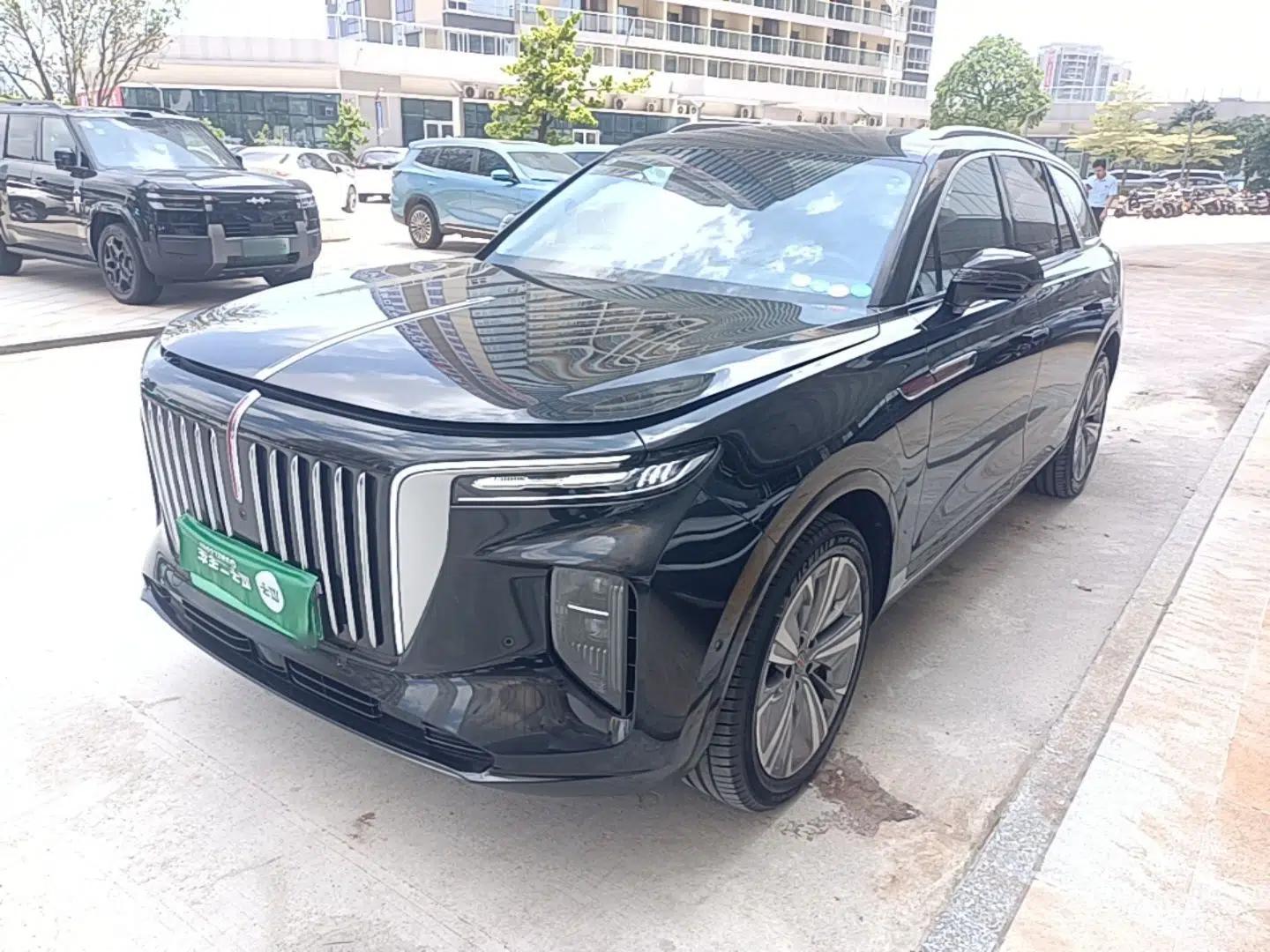 Hongqi E-HS9 2022 690 km Range Flagship Edition Six Seats — миниатюра 1