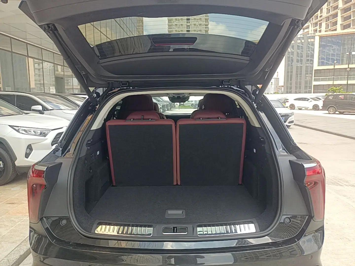 Hongqi E-HS9 2022 690 km Range Flagship Edition Six Seats — миниатюра 22