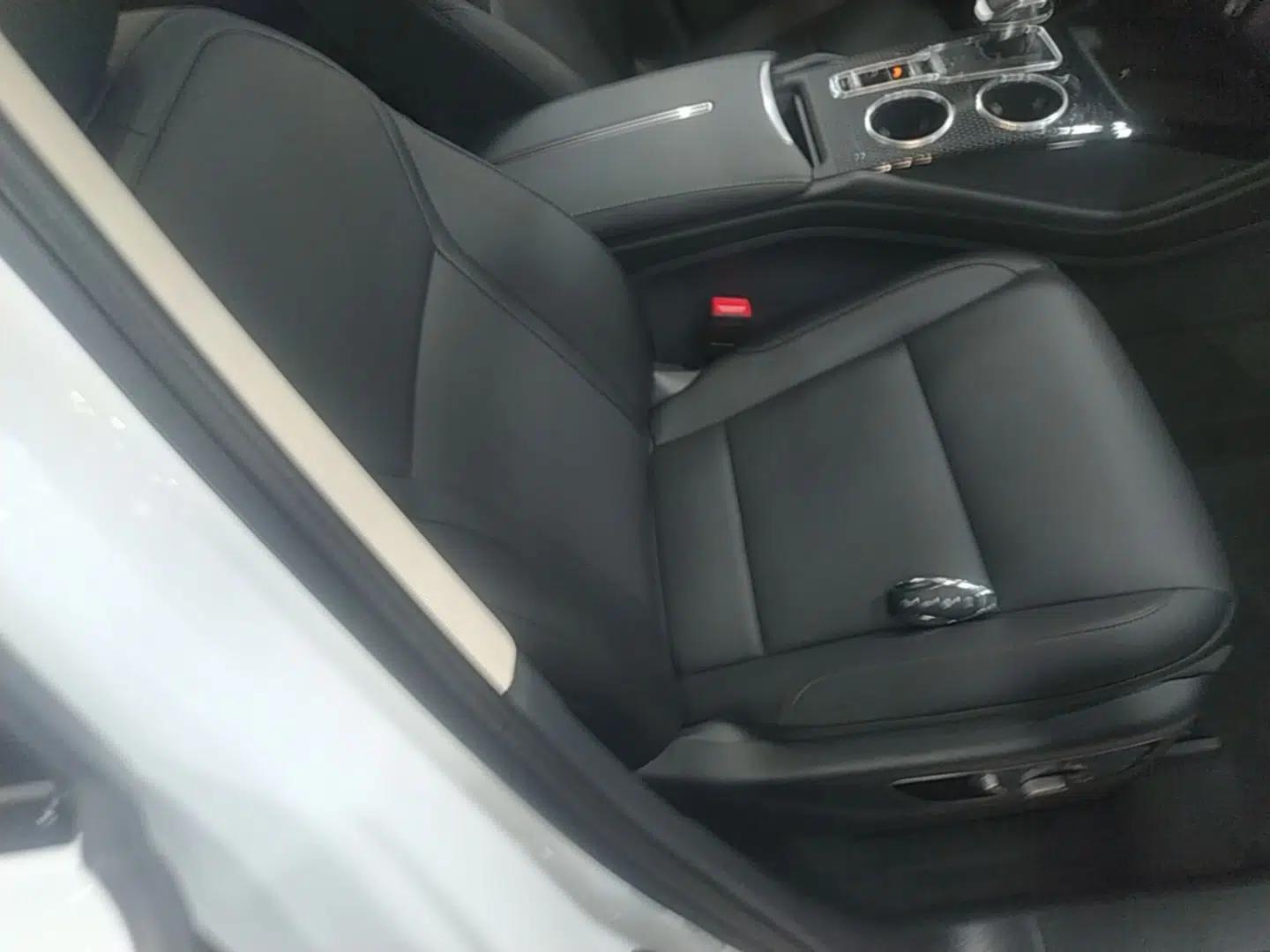 Hongqi HS3 PHEV 2025 Model PHEV 117km Jingwei PLUS Edition — миниатюра 19