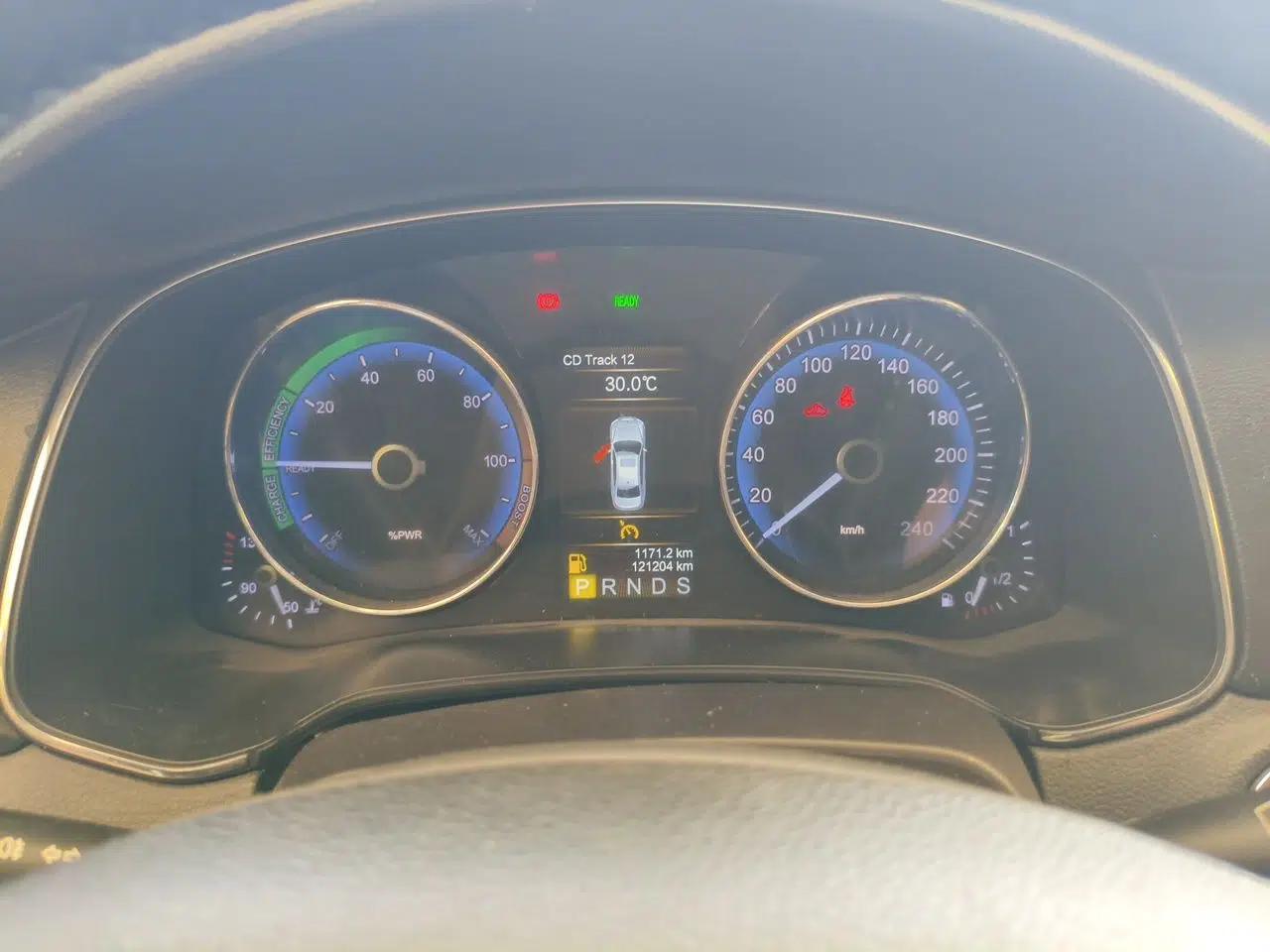 Hongqi H7 2015 Hongqi H7 2.0L PHEV plug-in hybrid, 5 seats — миниатюра 11