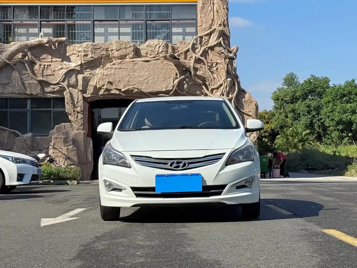 2014 Hyundai Reina 1.4L Automatic Intelligent GLS — миниатюра 2