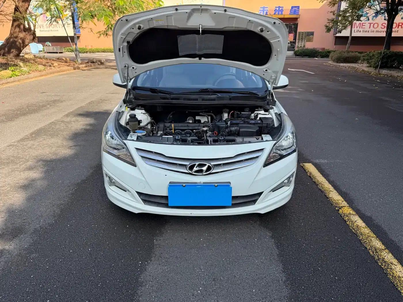 2014 Hyundai Reina 1.4L Automatic Intelligent GLS — миниатюра 16