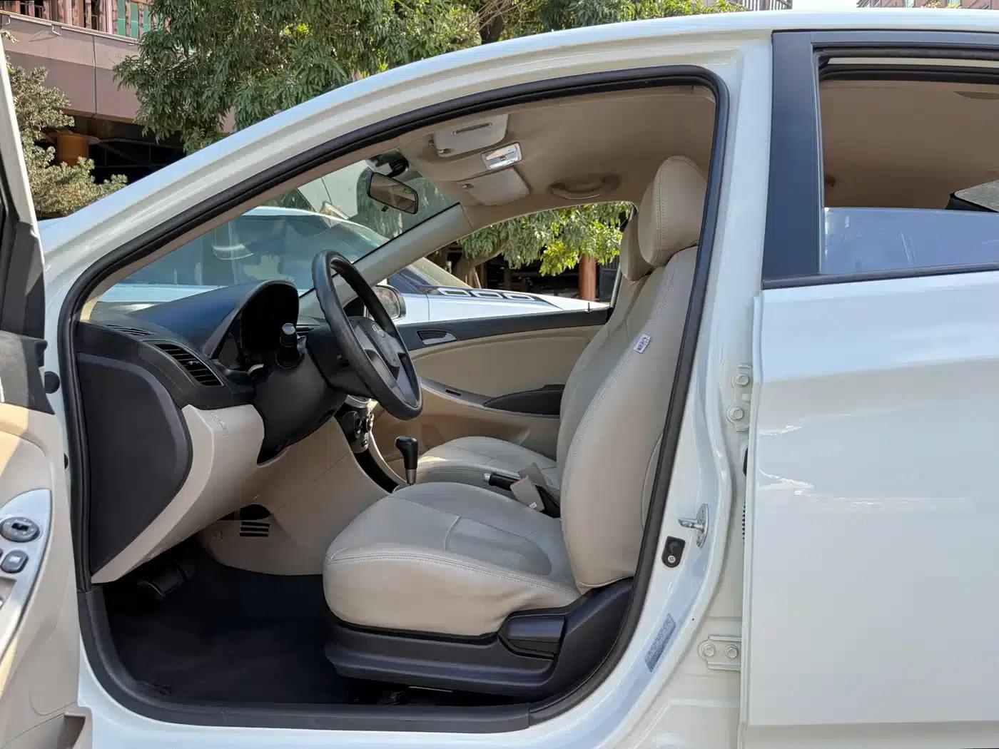 2014 Hyundai Reina 1.4L Automatic Intelligent GLS — миниатюра 6