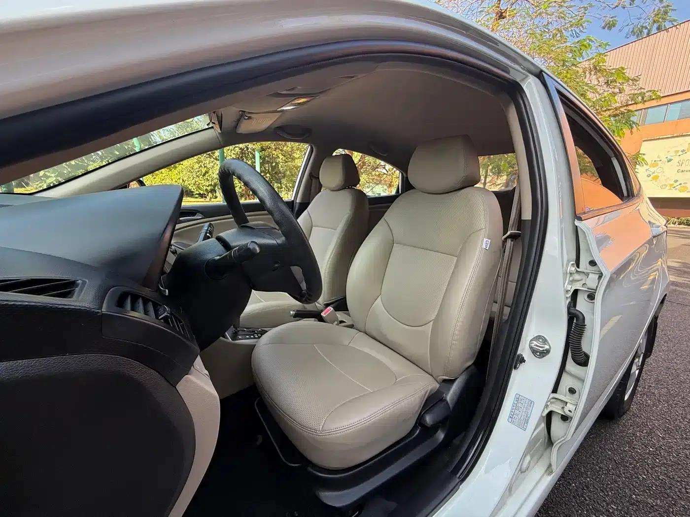 2014 Hyundai Reina 1.4L Automatic Intelligent GLS — миниатюра 9