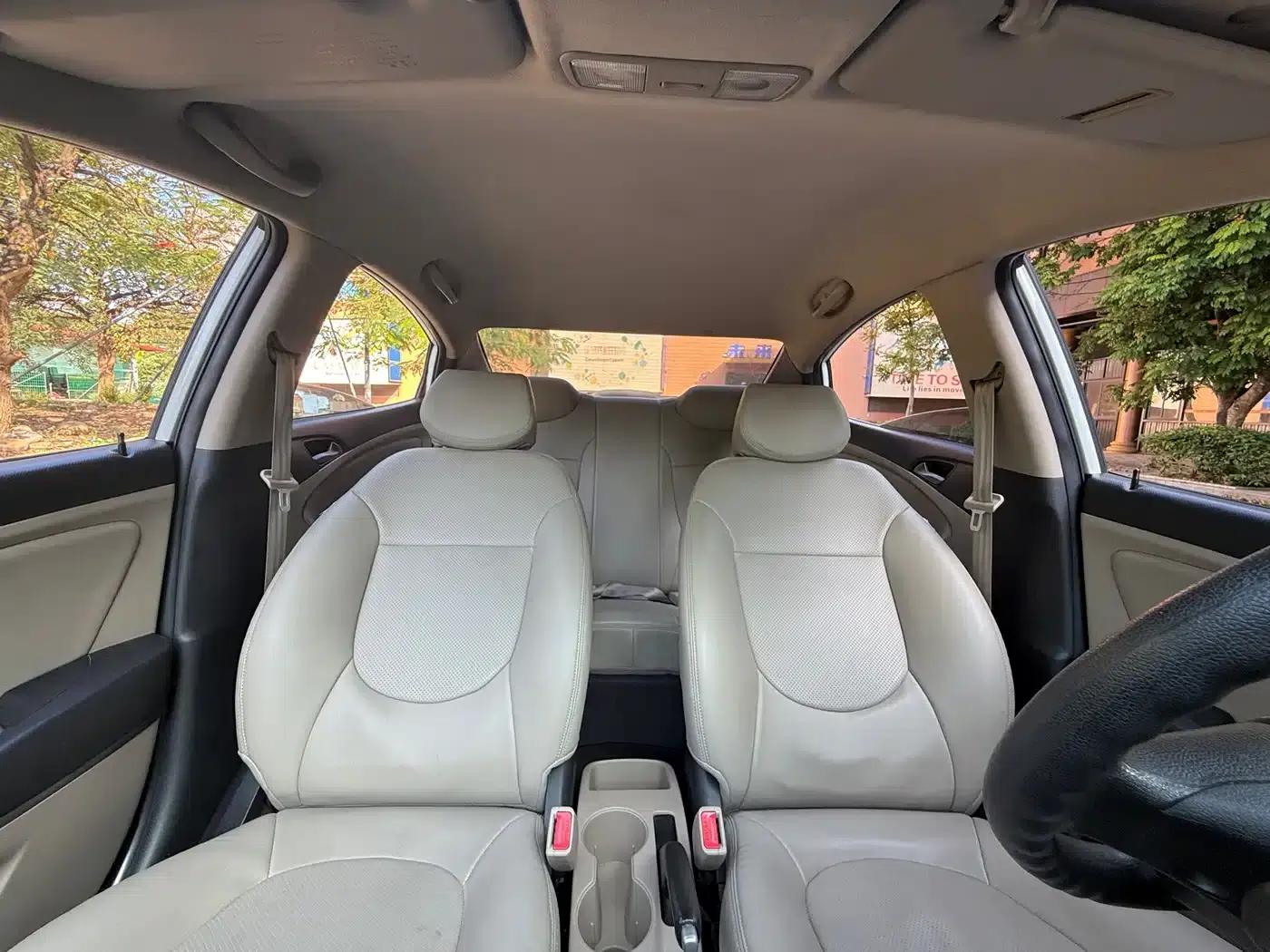 2014 Hyundai Reina 1.4L Automatic Intelligent GLS — миниатюра 10