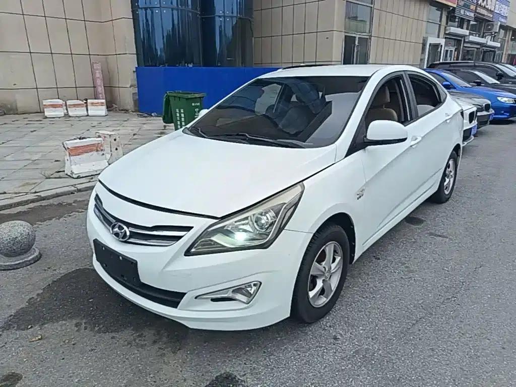 2014 Hyundai Reina 1.4L Automatic Intelligent GLS — миниатюра 2