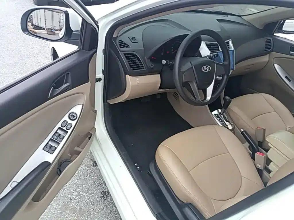 2014 Hyundai Reina 1.4L Automatic Intelligent GLS — миниатюра 16