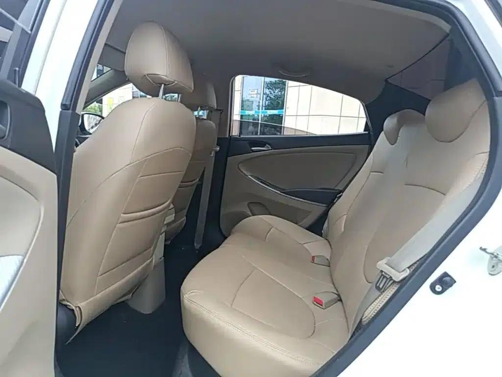 2014 Hyundai Reina 1.4L Automatic Intelligent GLS — миниатюра 17