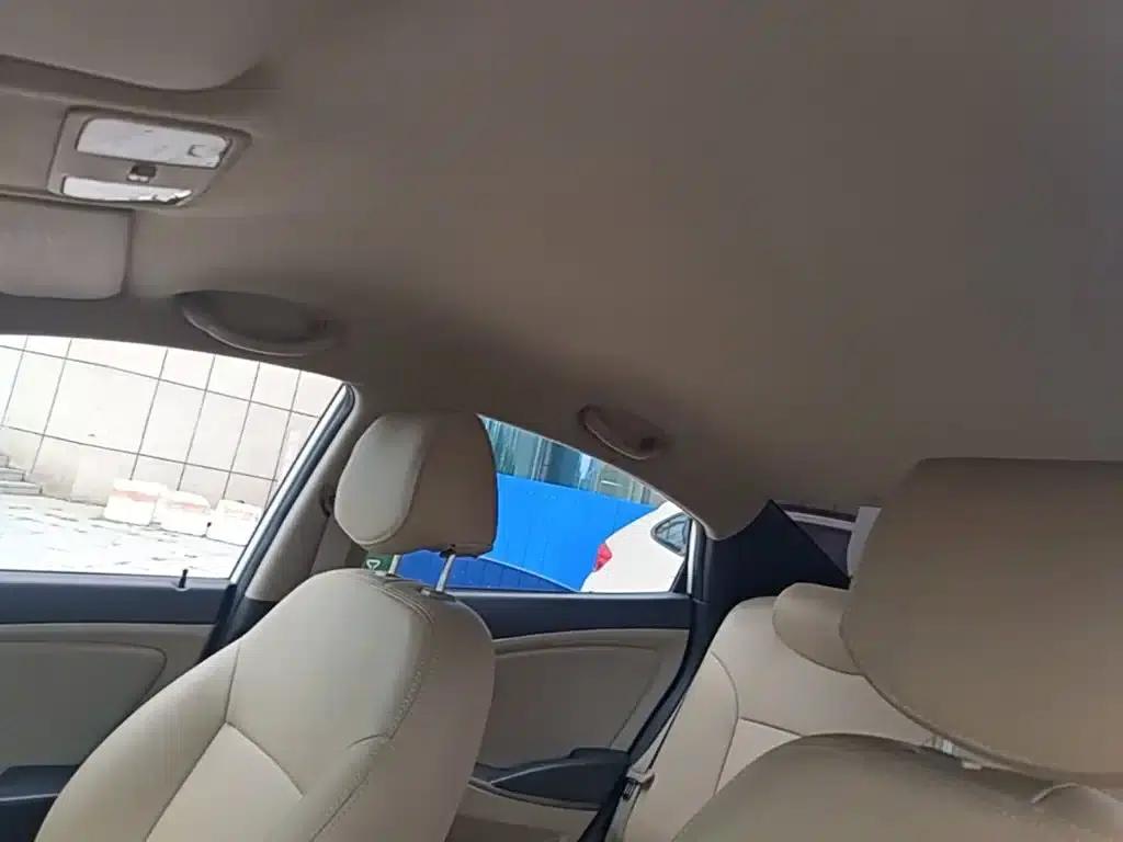 2014 Hyundai Reina 1.4L Automatic Intelligent GLS — миниатюра 18