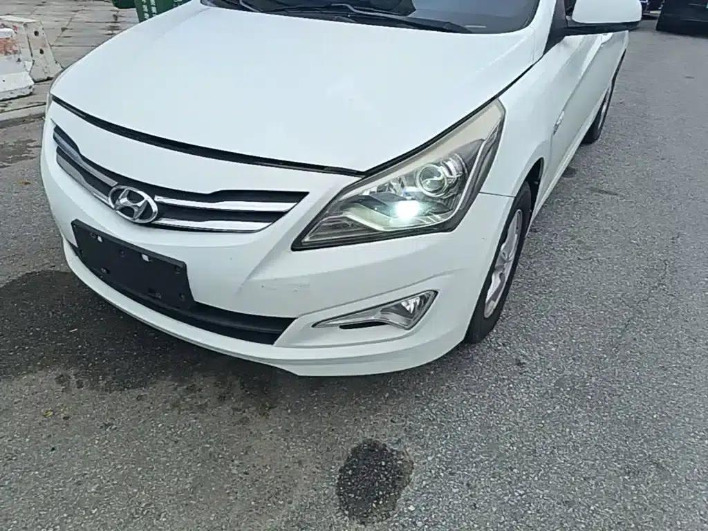 2014 Hyundai Reina 1.4L Automatic Intelligent GLS — миниатюра 24