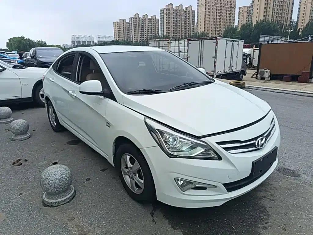 2014 Hyundai Reina 1.4L Automatic Intelligent GLS — миниатюра 4