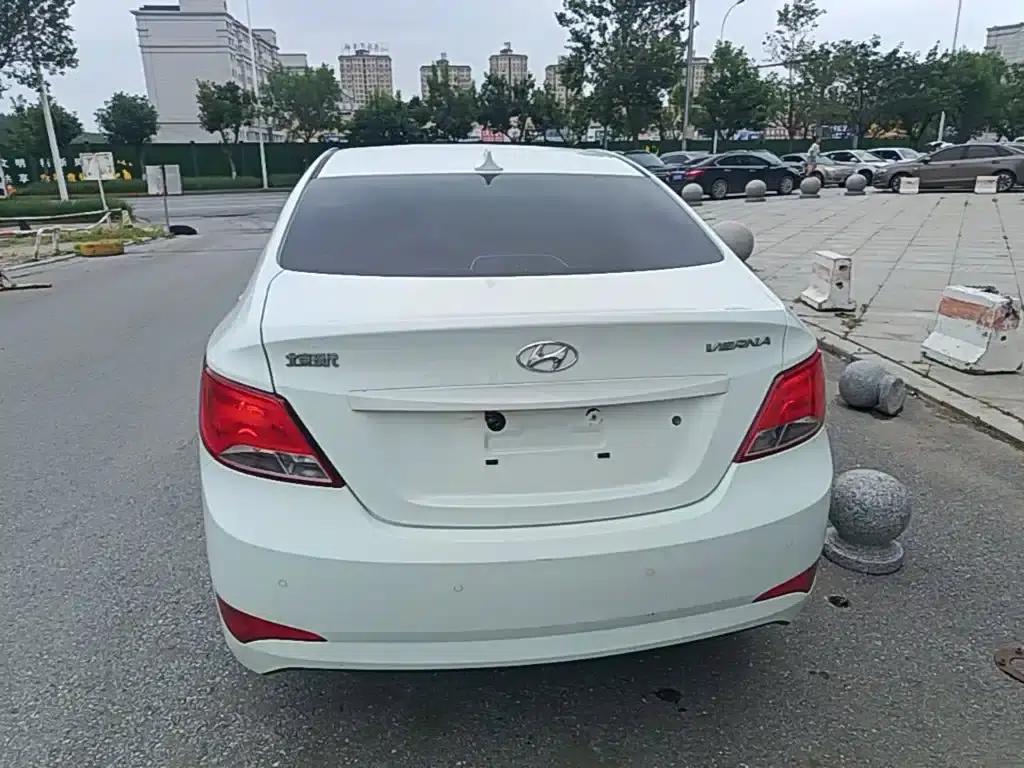 2014 Hyundai Reina 1.4L Automatic Intelligent GLS — миниатюра 6