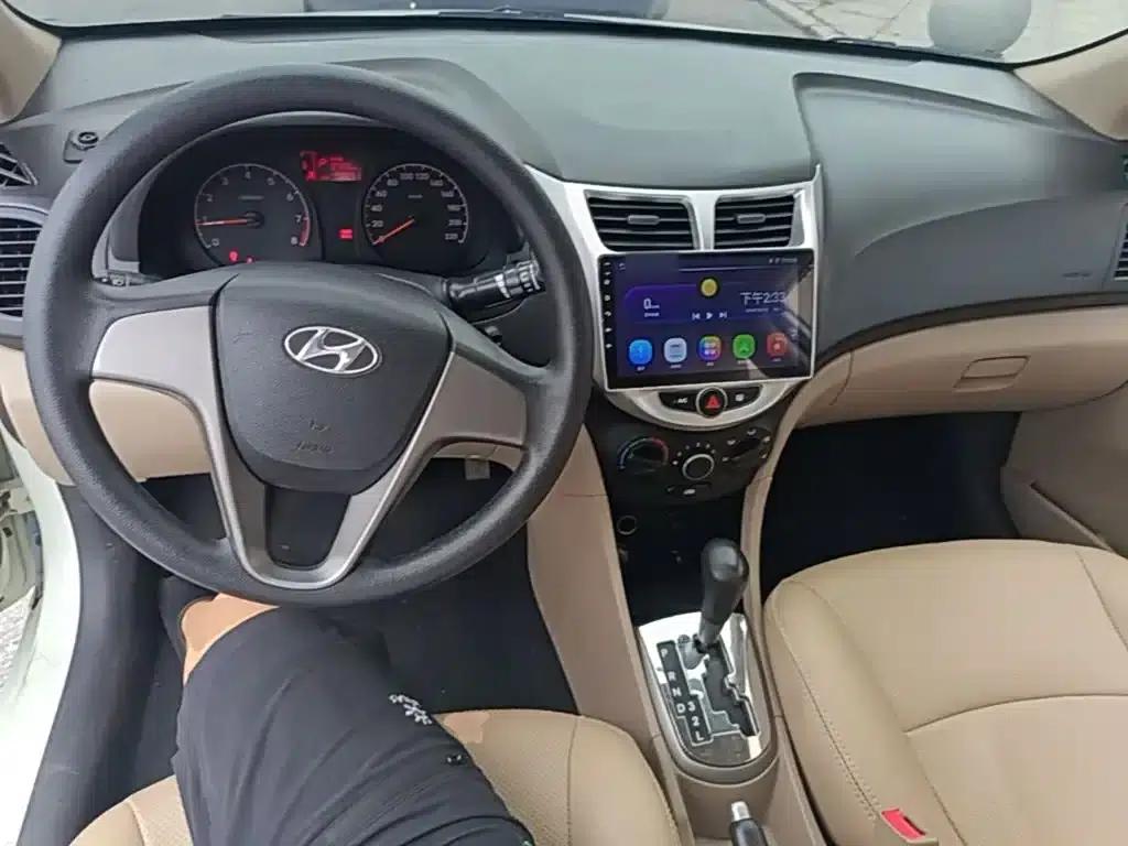 2014 Hyundai Reina 1.4L Automatic Intelligent GLS — миниатюра 10