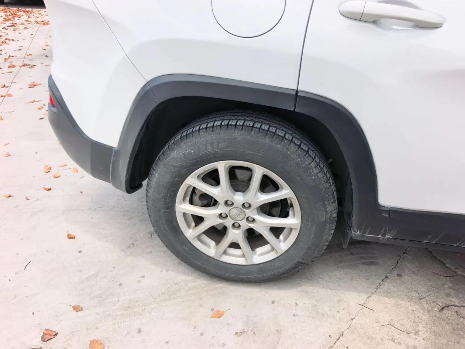 Jeep Cherokee 2016 2.4L Professional Edition — миниатюра 11