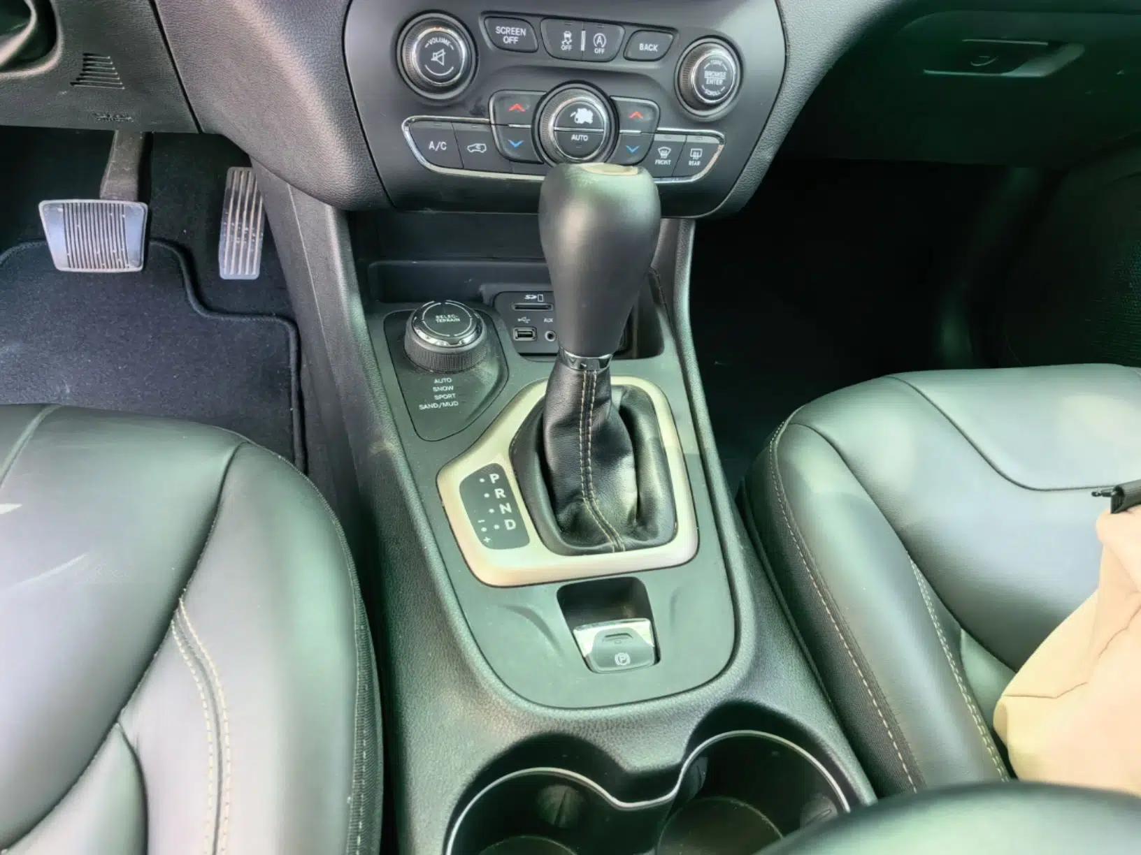 Jeep Cherokee 2016 2.4L Professional Edition — миниатюра 16