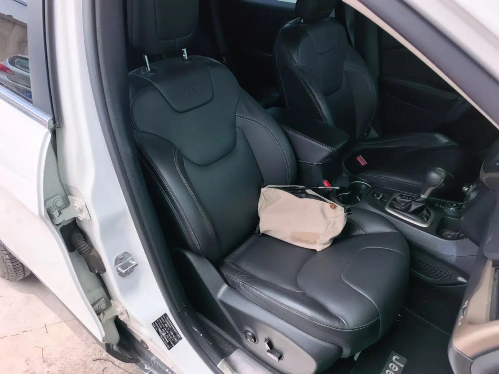 Jeep Cherokee 2016 2.4L Professional Edition — миниатюра 19