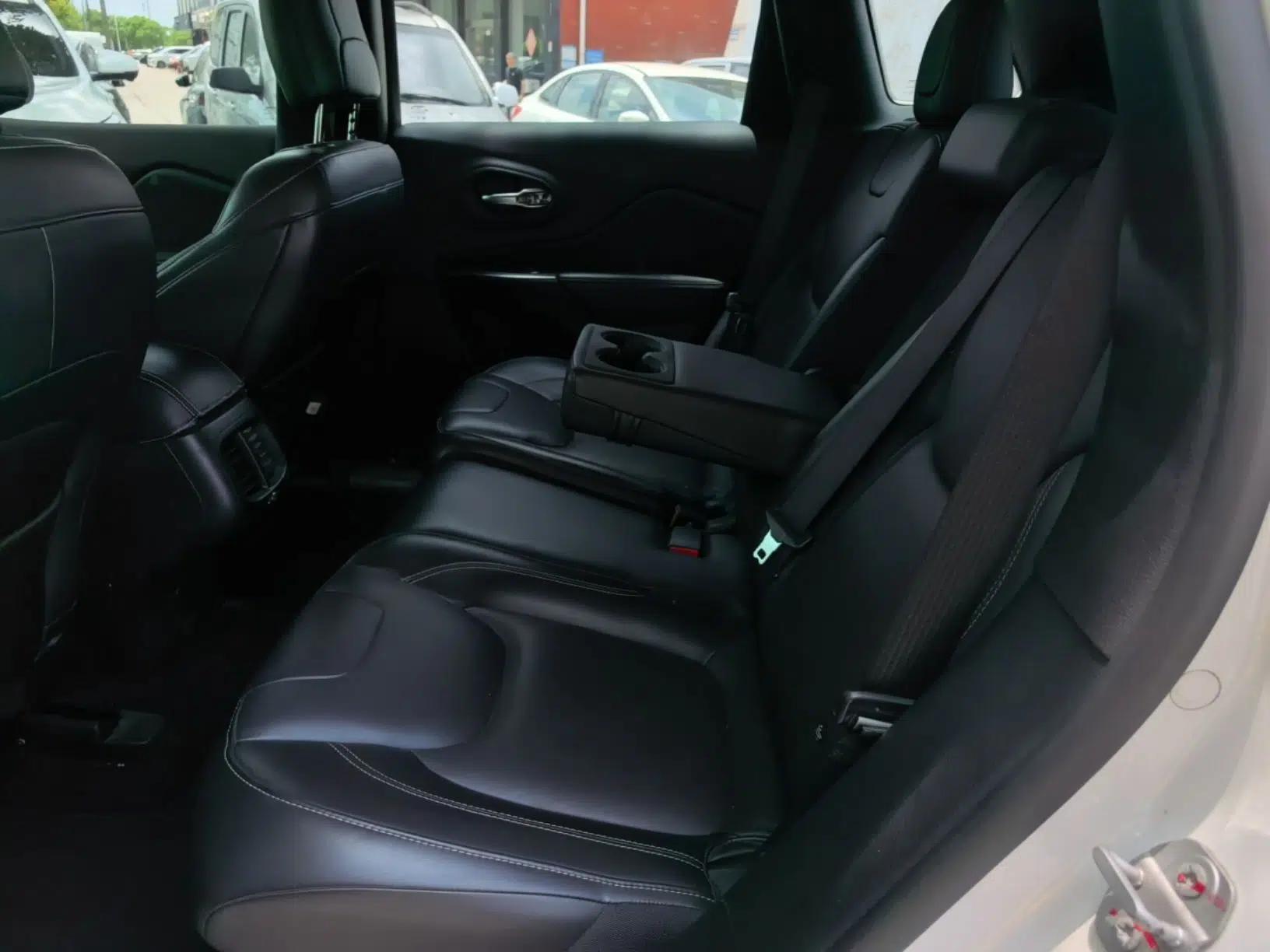Jeep Cherokee 2016 2.4L Professional Edition — миниатюра 20