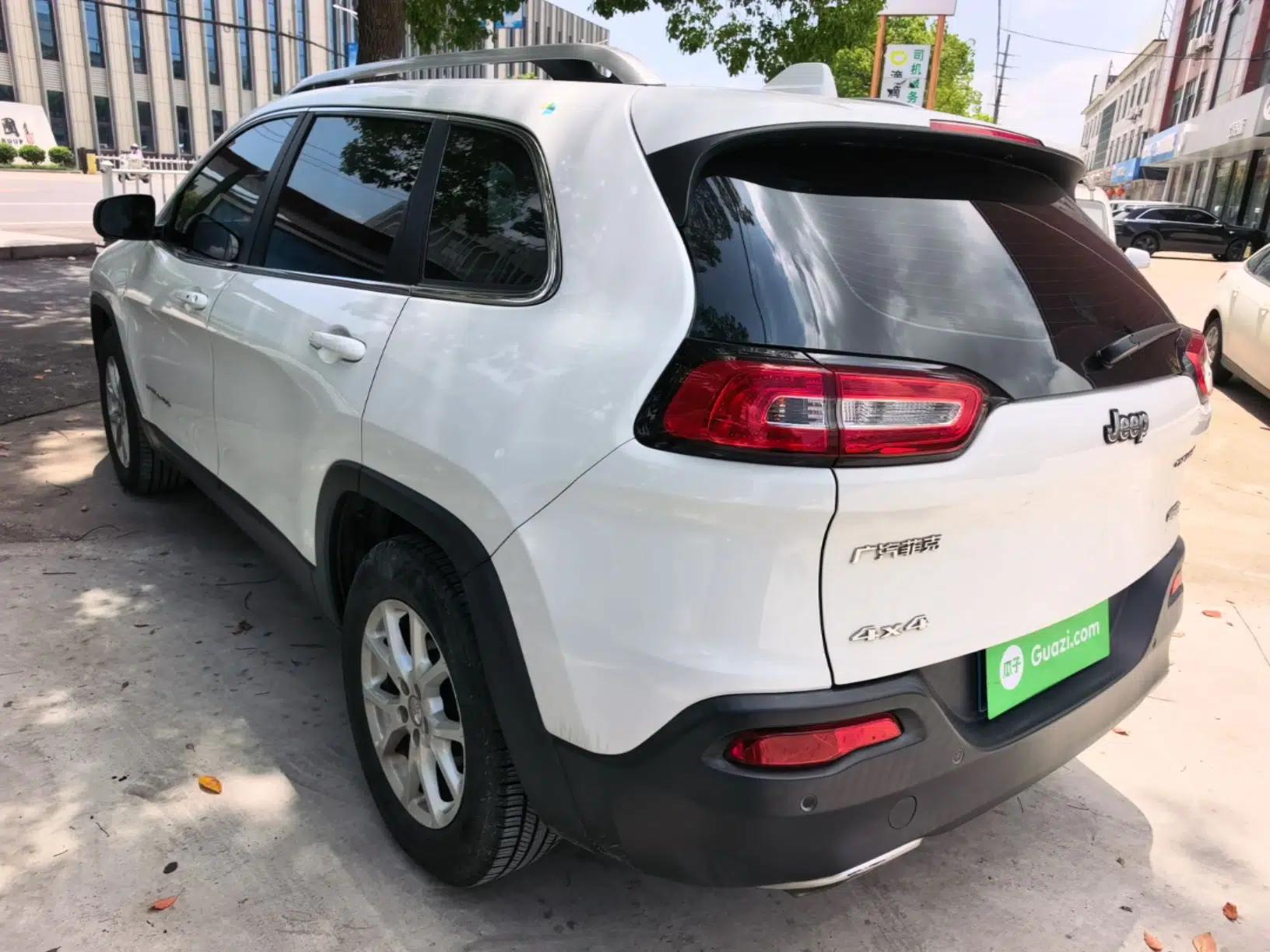 Jeep Cherokee 2016 2.4L Professional Edition — миниатюра 4