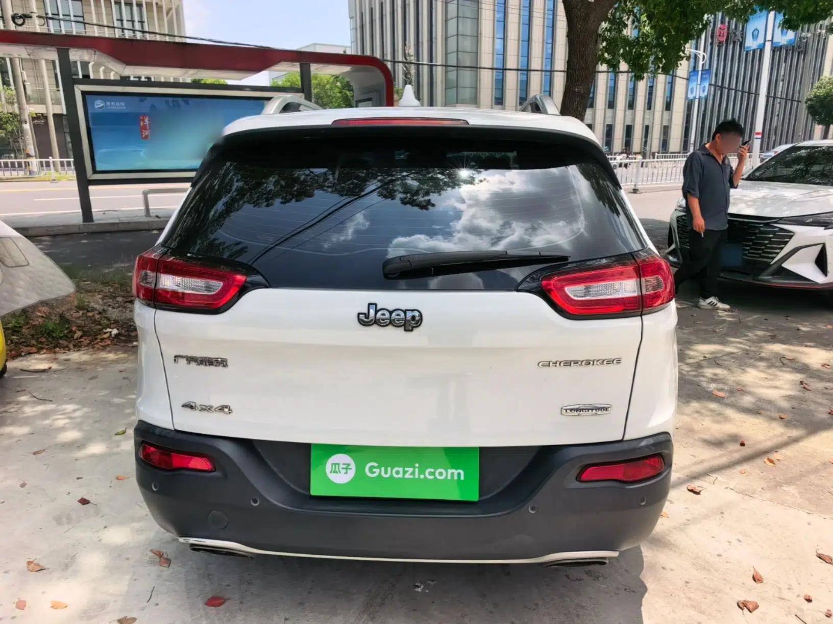 Jeep Cherokee 2016 2.4L Professional Edition — миниатюра 5