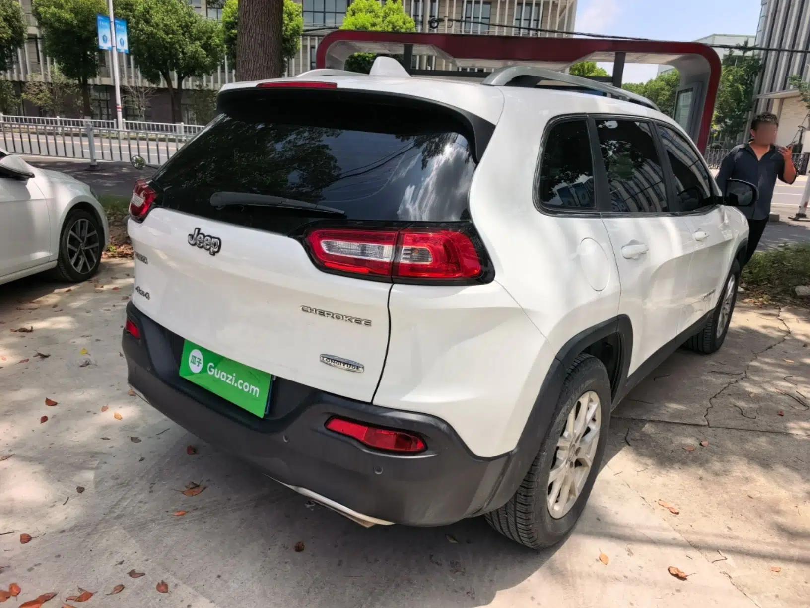 Jeep Cherokee 2016 2.4L Professional Edition — миниатюра 6