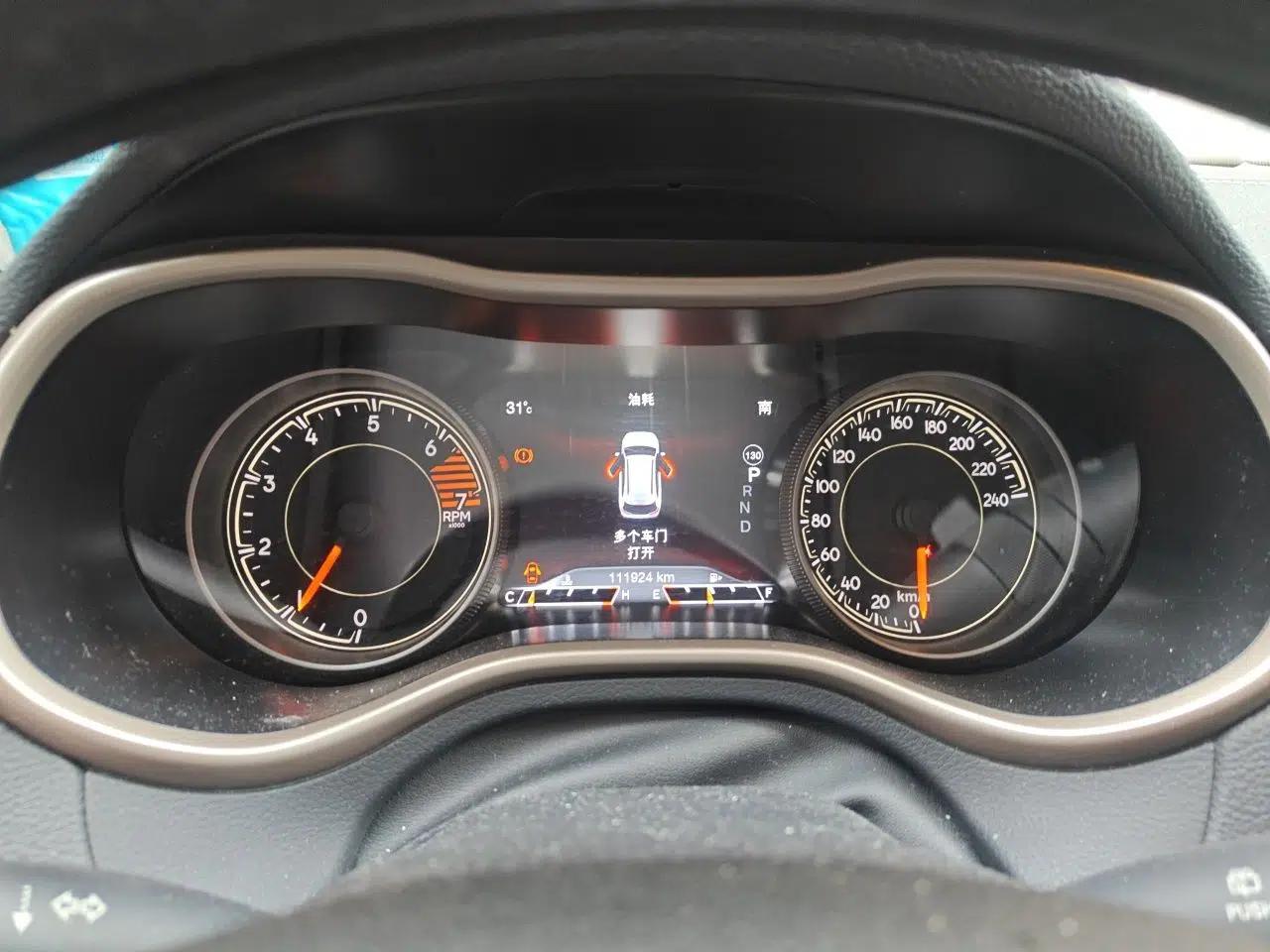 Jeep Cherokee 2016 2.4L Professional Smart Version — миниатюра 11