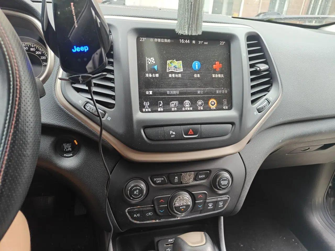 Jeep Cherokee 2016 2.4L Professional Smart Version — миниатюра 13